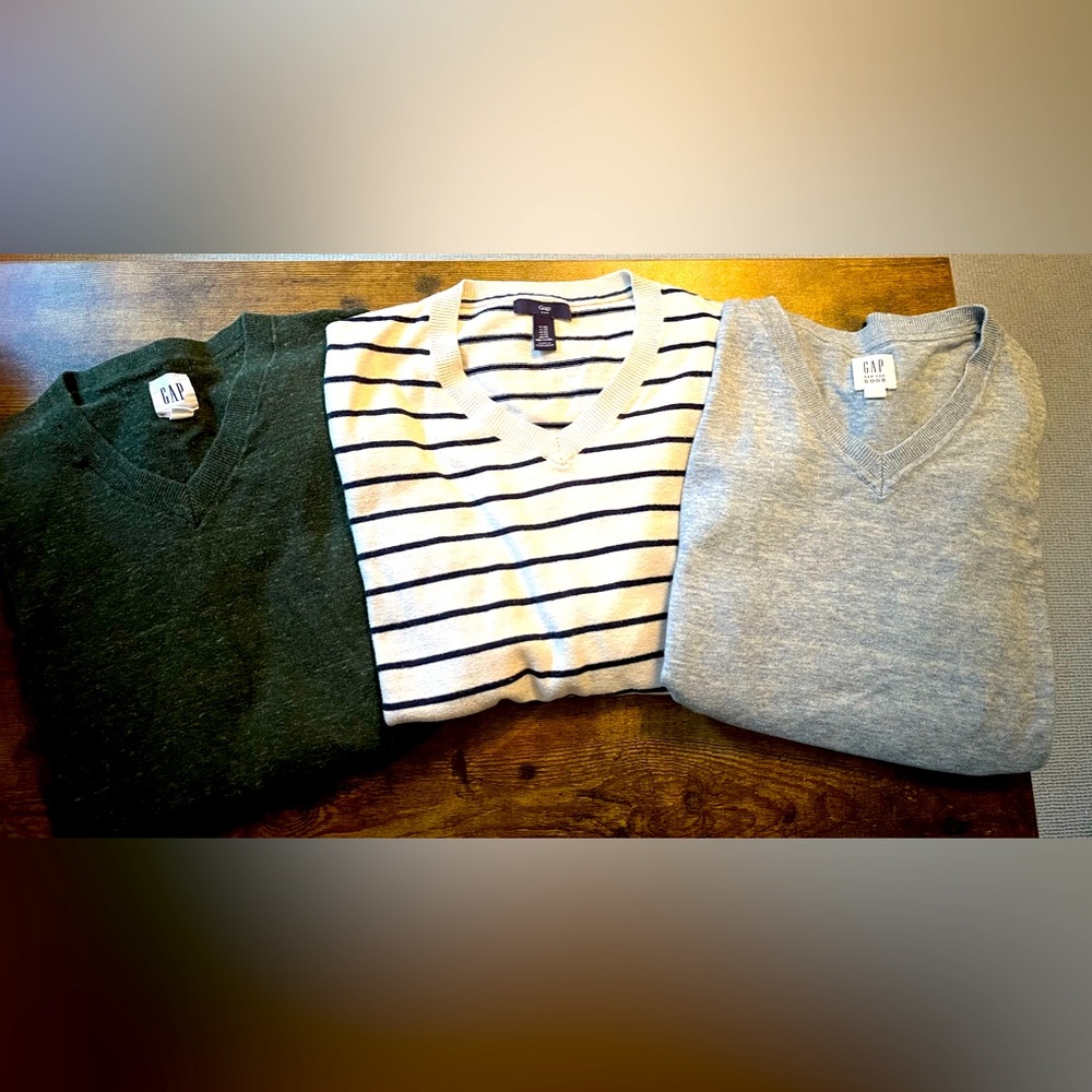 Bundle of 3 men’s Gap sweaters size XS